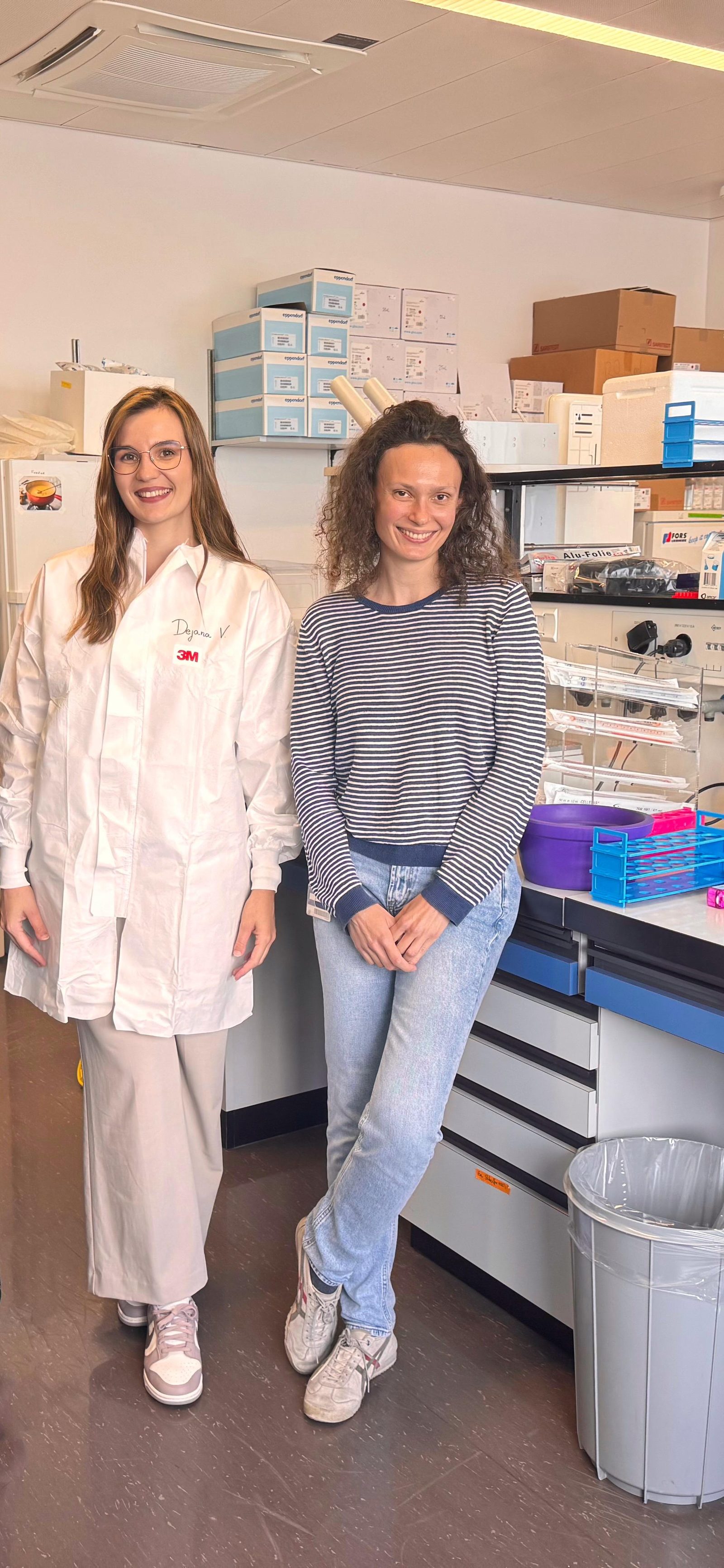Med&X participants at the bench in a host laboratory